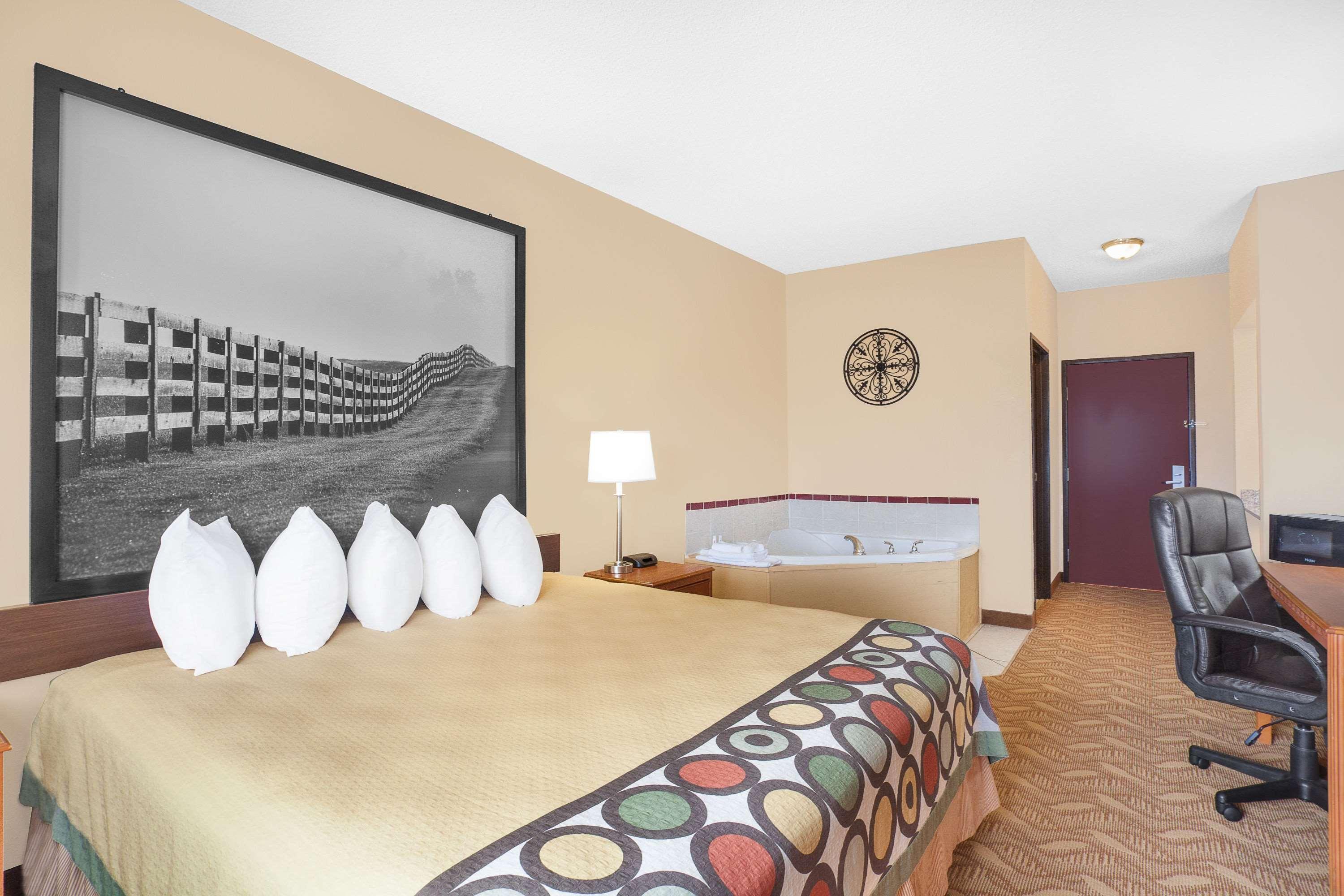 Super 8 By Wyndham Central City Eksteriør billede